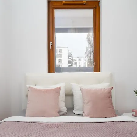 Golden - Luxury One Bedroom - Grzybowska 85-220 Apartment Warsaw